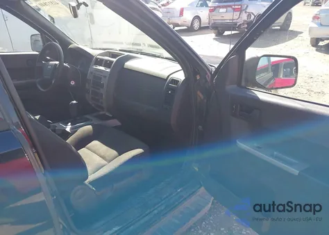 2008 Ford Escape Xlt z USA, uszkodzony, nr VIN 1FMCU93128KE31591